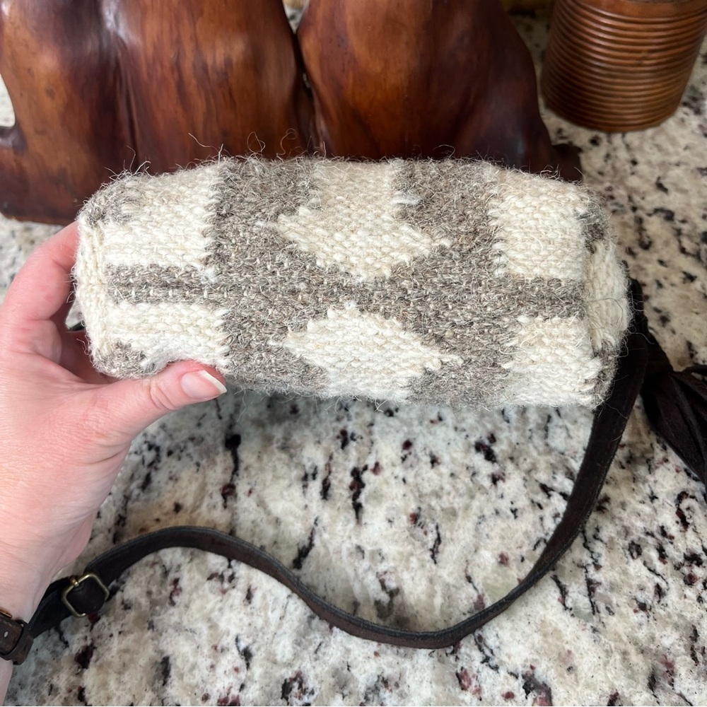 Woven Gray & Cream Crossbody Bag with Tassel - Picture 3 of 12